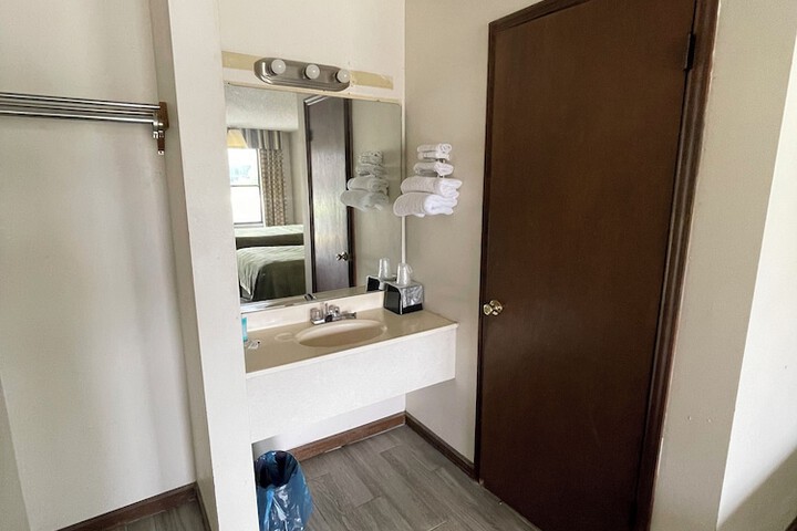 Room 18 of 27