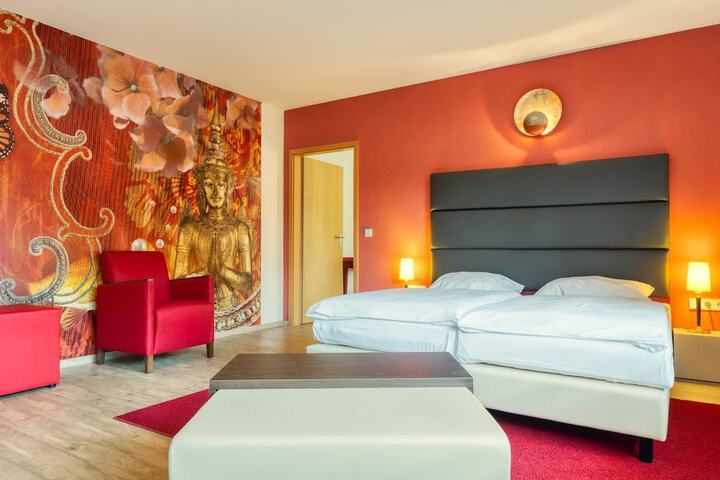 Room 32 of 53