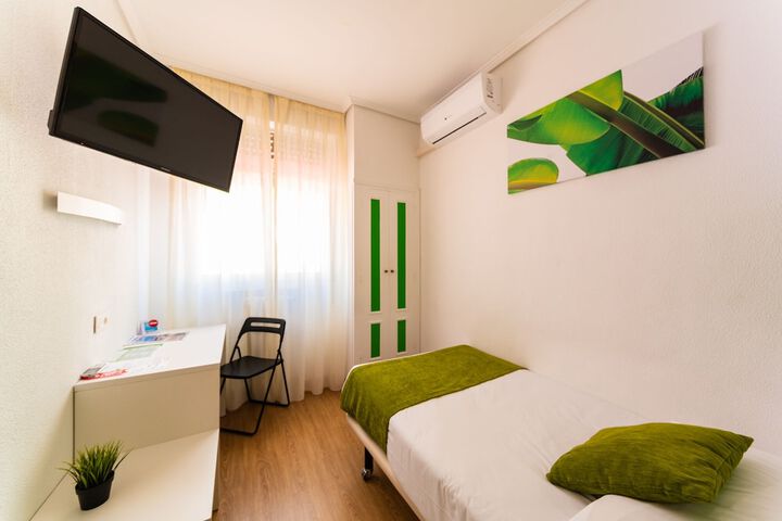 Room 6 of 24