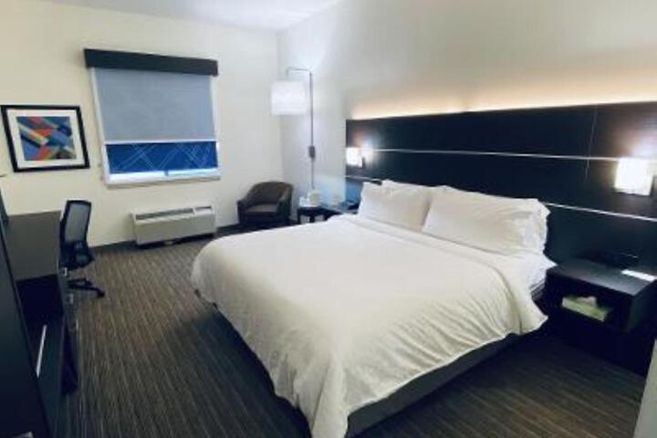 Double Accessible Queen Size Bed (3 of 4)