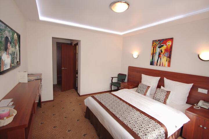 Room 6 of 38