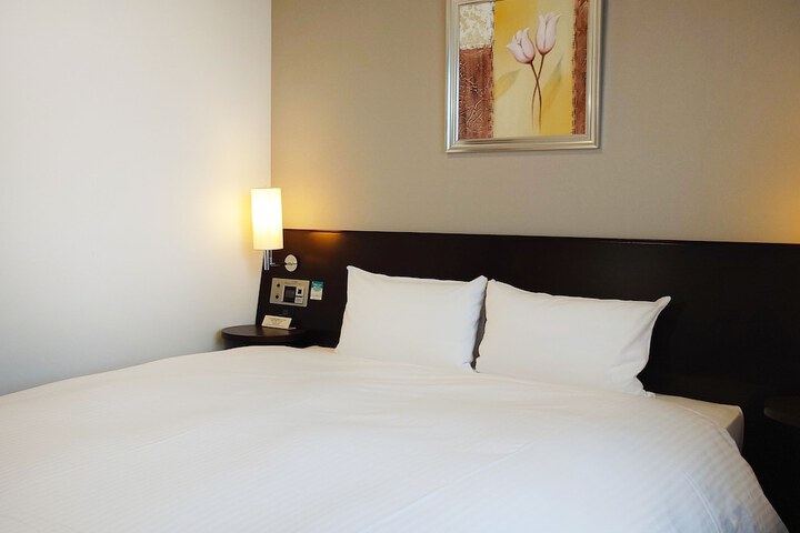Room 6 of 32