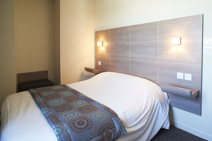 Room 2 of 36