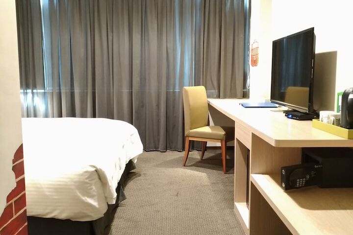 Room 30 of 92