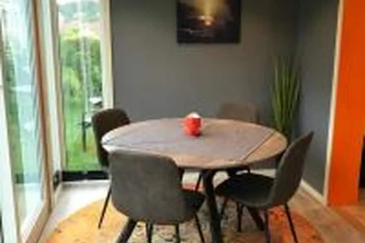 Room 4 of 20