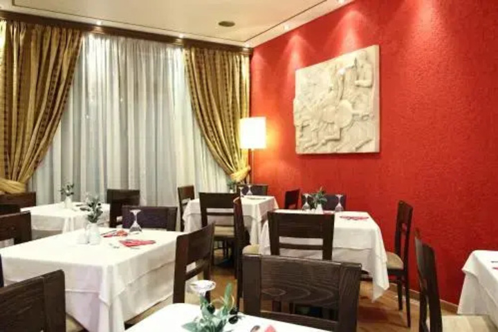 Dining 19 of 20