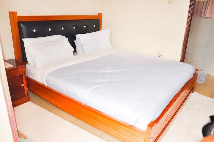 Room 6 of 26