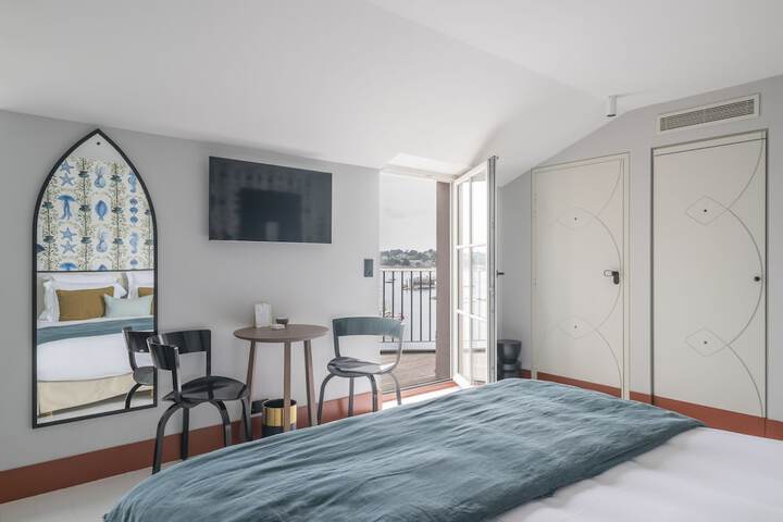 Room 35 of 106