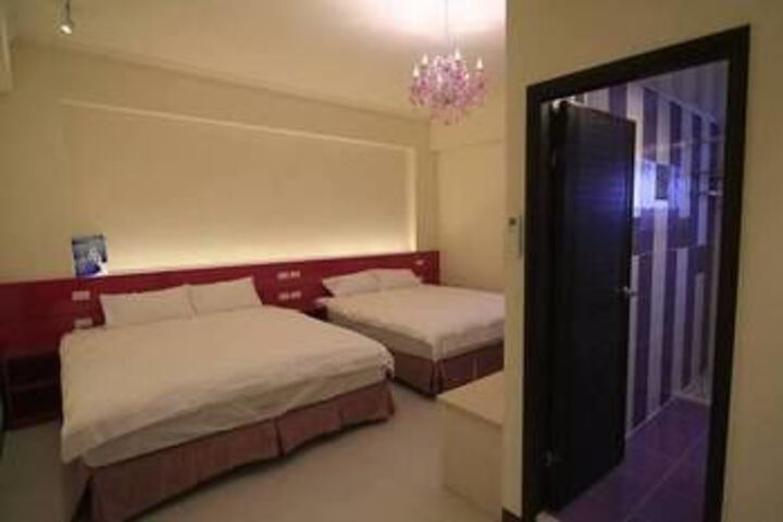 Room 8 of 26