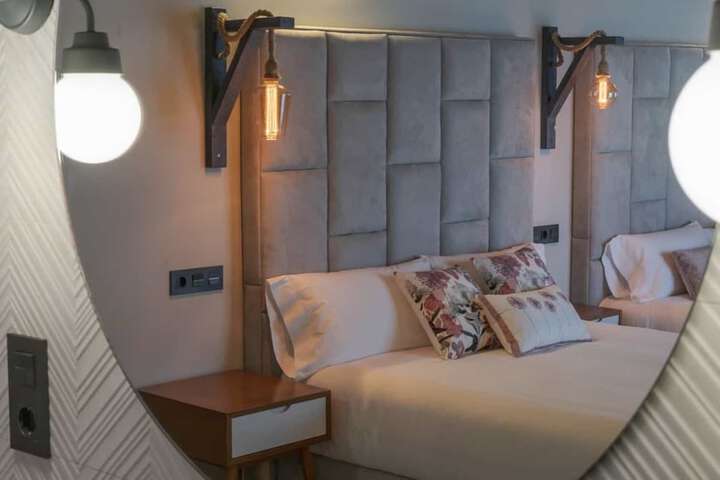 Room 32 of 66