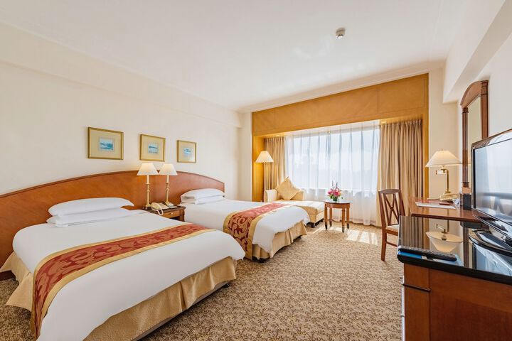 Room 7 of 90