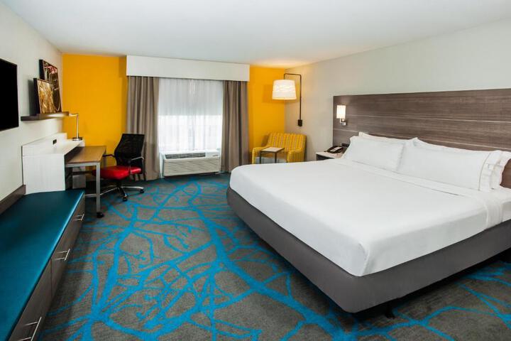 Standard | King Bed (2 of 14)