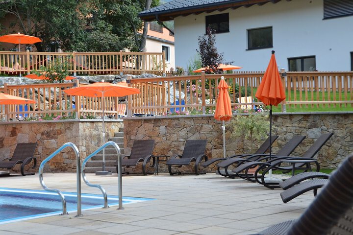 Pool 19 of 83