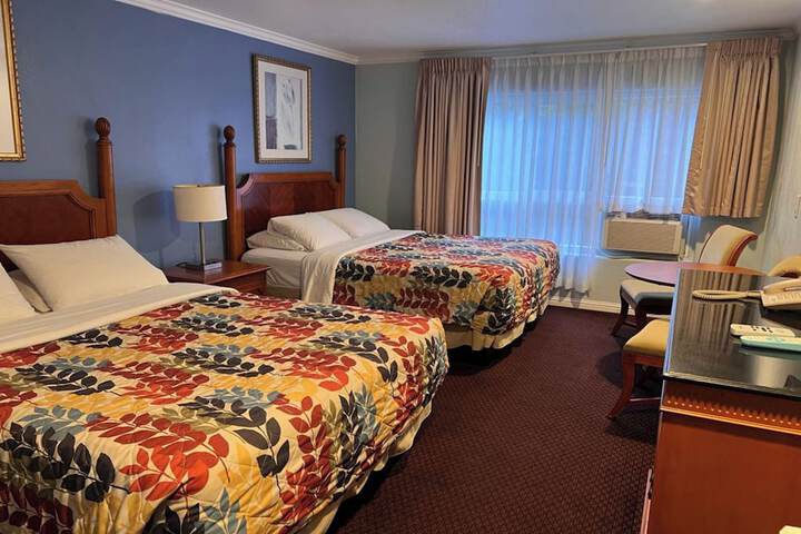 Basic 2 Queen Beds (13 of 21)