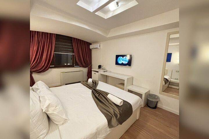 Room 9 of 46