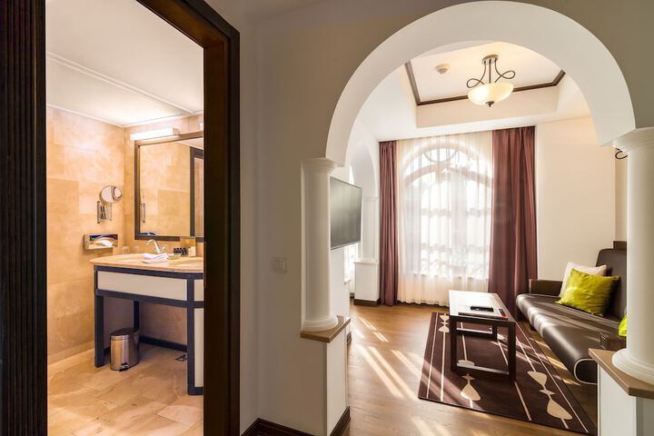 Room 33 of 105