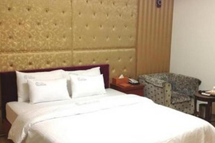 Room 6 of 6