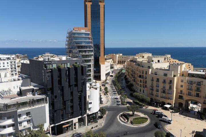 Onyx Hotel