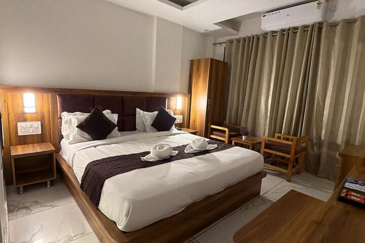 Room 12 of 33