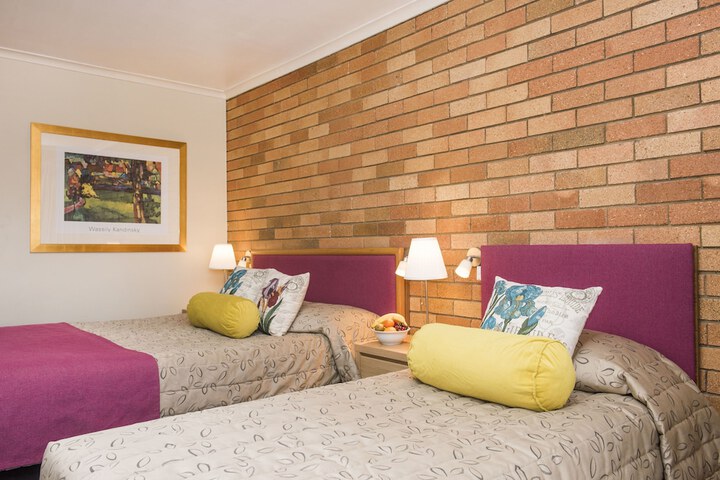 Room 5 of 25
