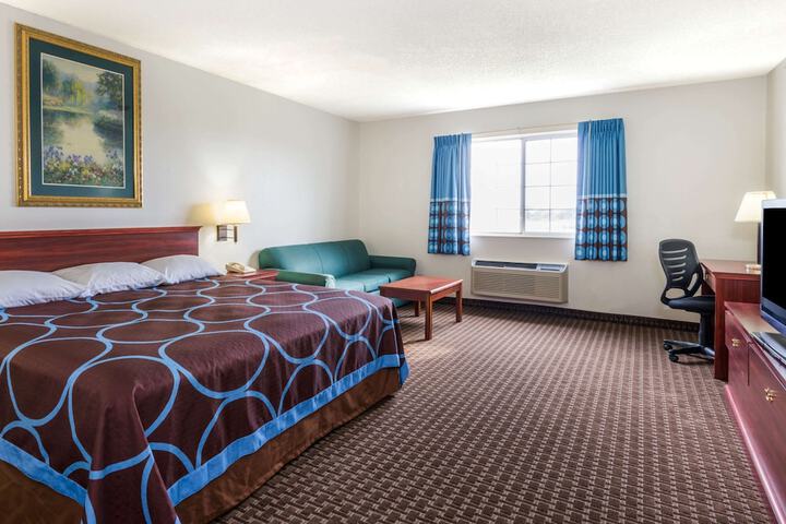 1 King Bed (6 of 10)