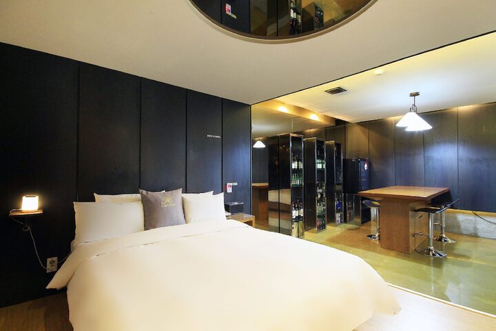 Room 10 of 47