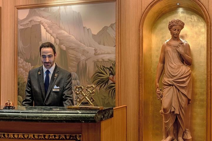Concierge desk