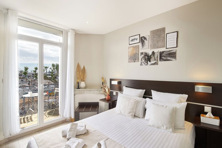 Room 3 of 22