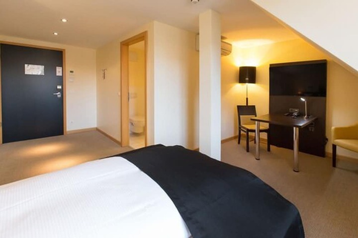 Room 5 of 29