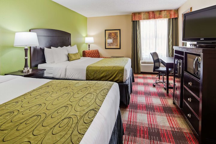 2 Queen Beds (3 of 9)