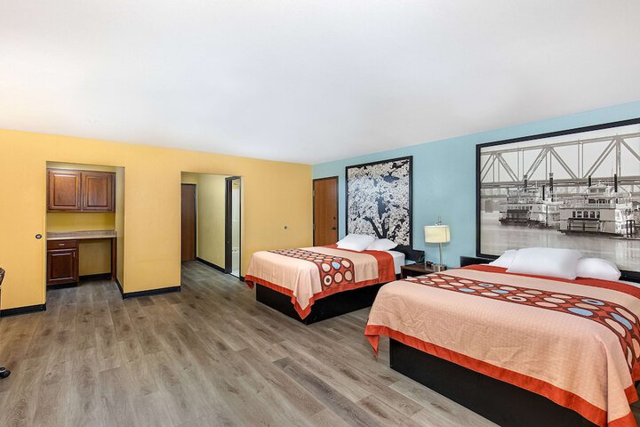 1 Queen Bed (14 of 15)