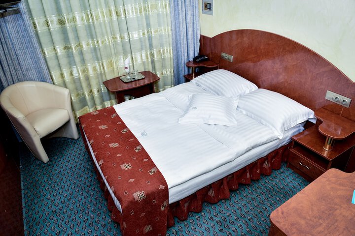 Room 3 of 27