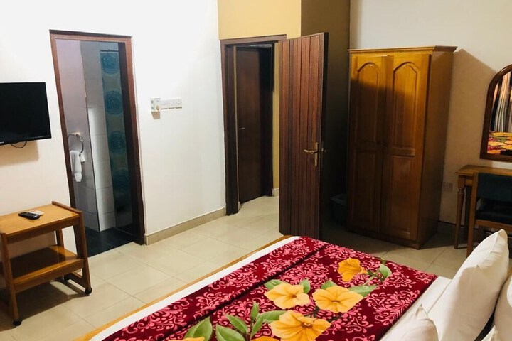 Room 12 of 32