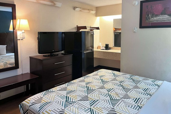 Room 7 of 12