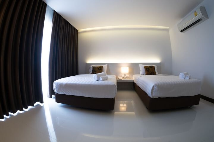 Room 5 of 32