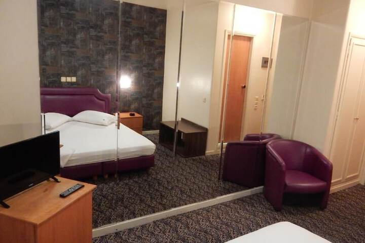 Room 27 of 60