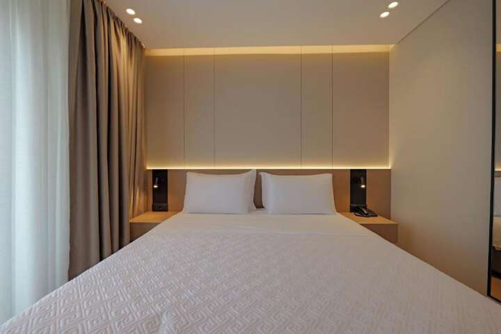 Room 52 of 171