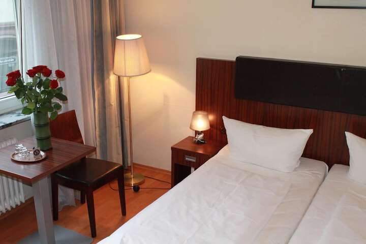 Room 12 of 25