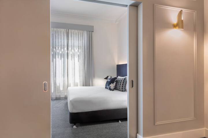 Room 8 of 87