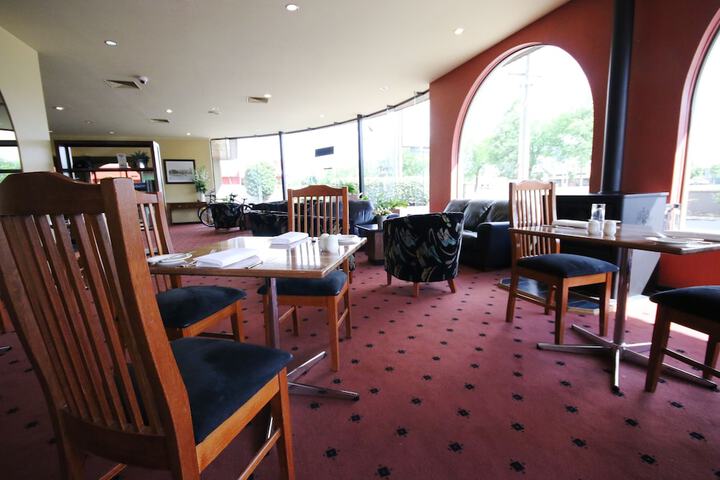 Dining 43 of 58