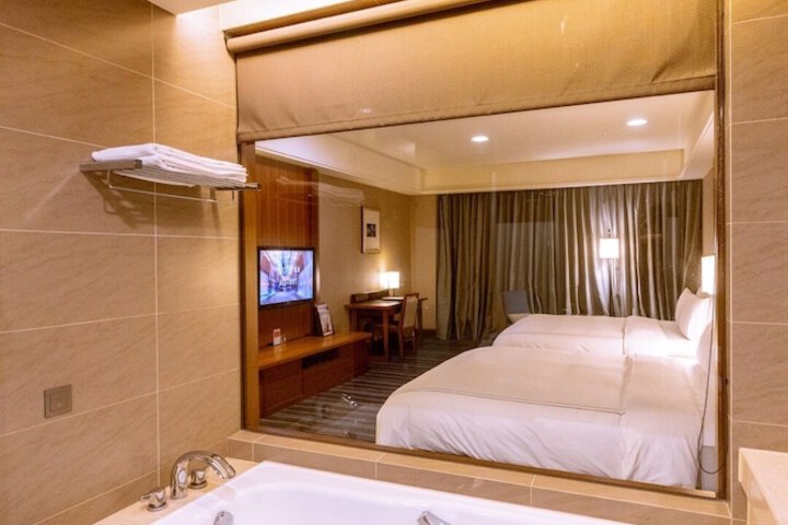 Room 14 of 69