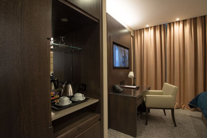 Room 22 of 100