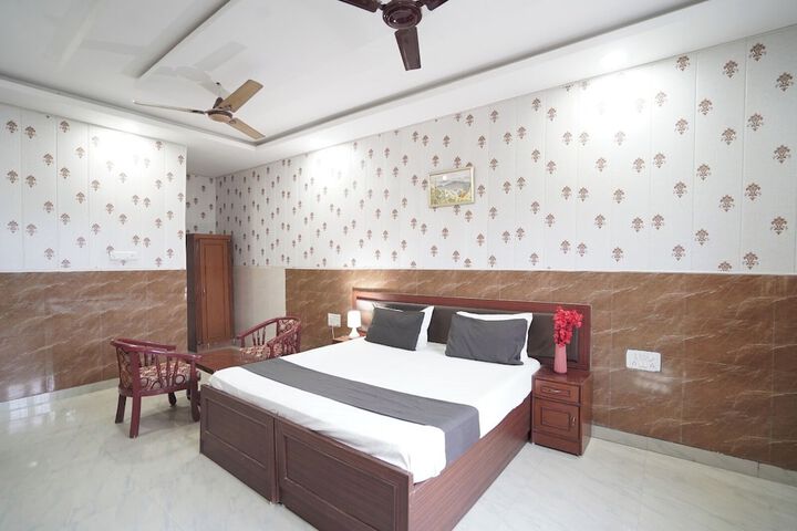 Room 2 of 8