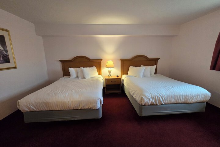 1 Queen Bed Exterior Accessible (1 of 39)