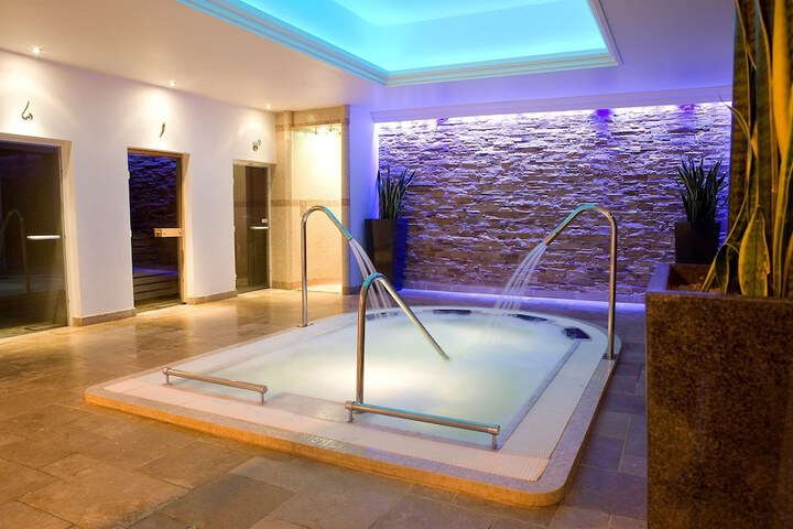 Pools & Facilities