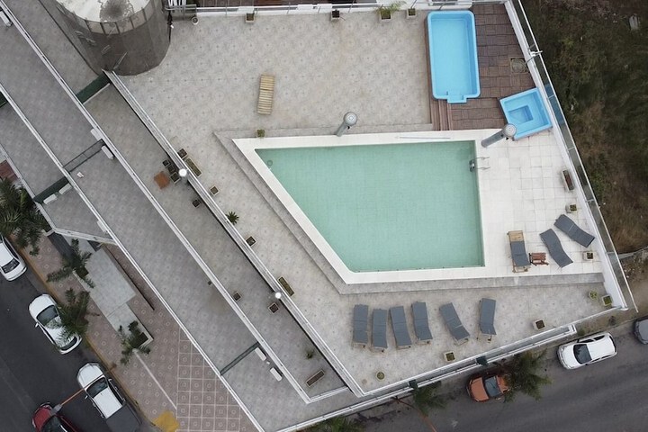 Pool 25 of 37