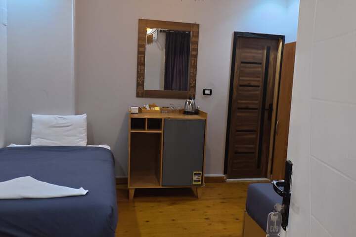 Room 13 of 31
