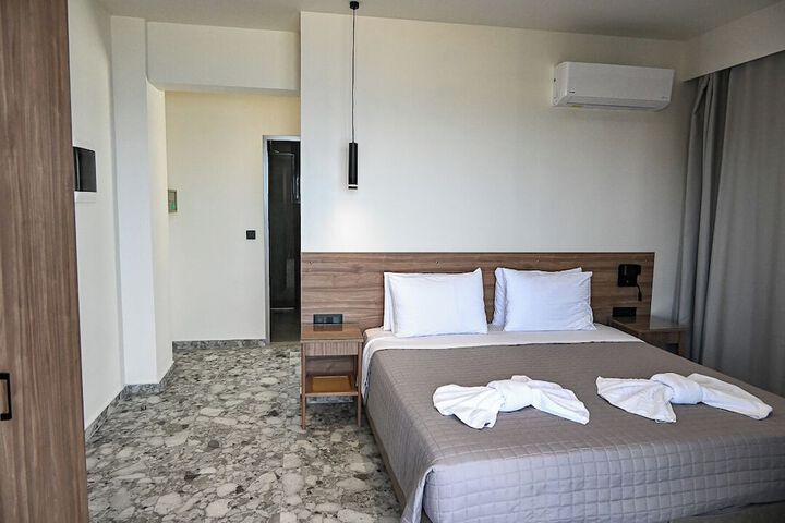 Room 3 of 33