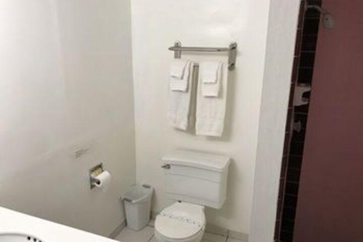 Room 6 of 52