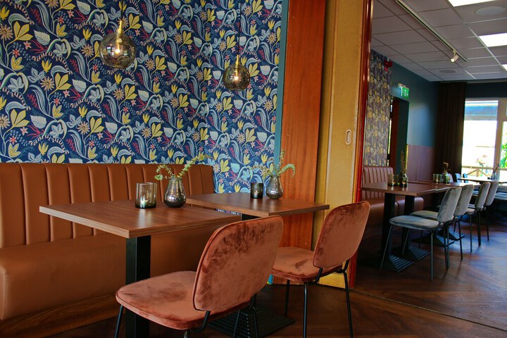 Dining 18 of 37